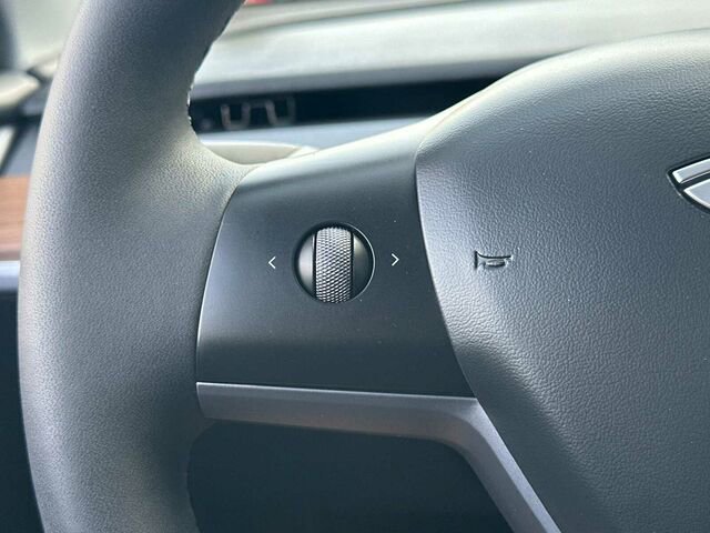 Used 2024 Tesla Model Y Performance image 28