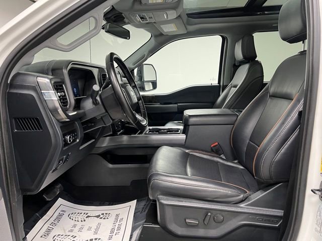Used 2025 Ford F350 Lariat w/ Black Appearance Package image 19