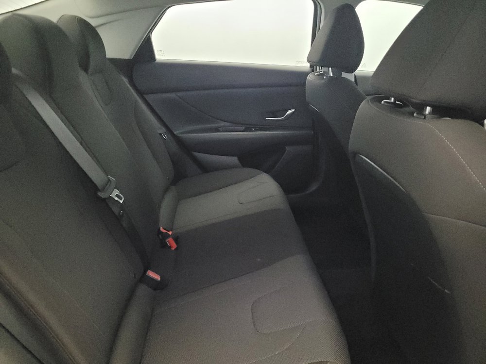 Used 2023 Hyundai Elantra SE FWD image 19