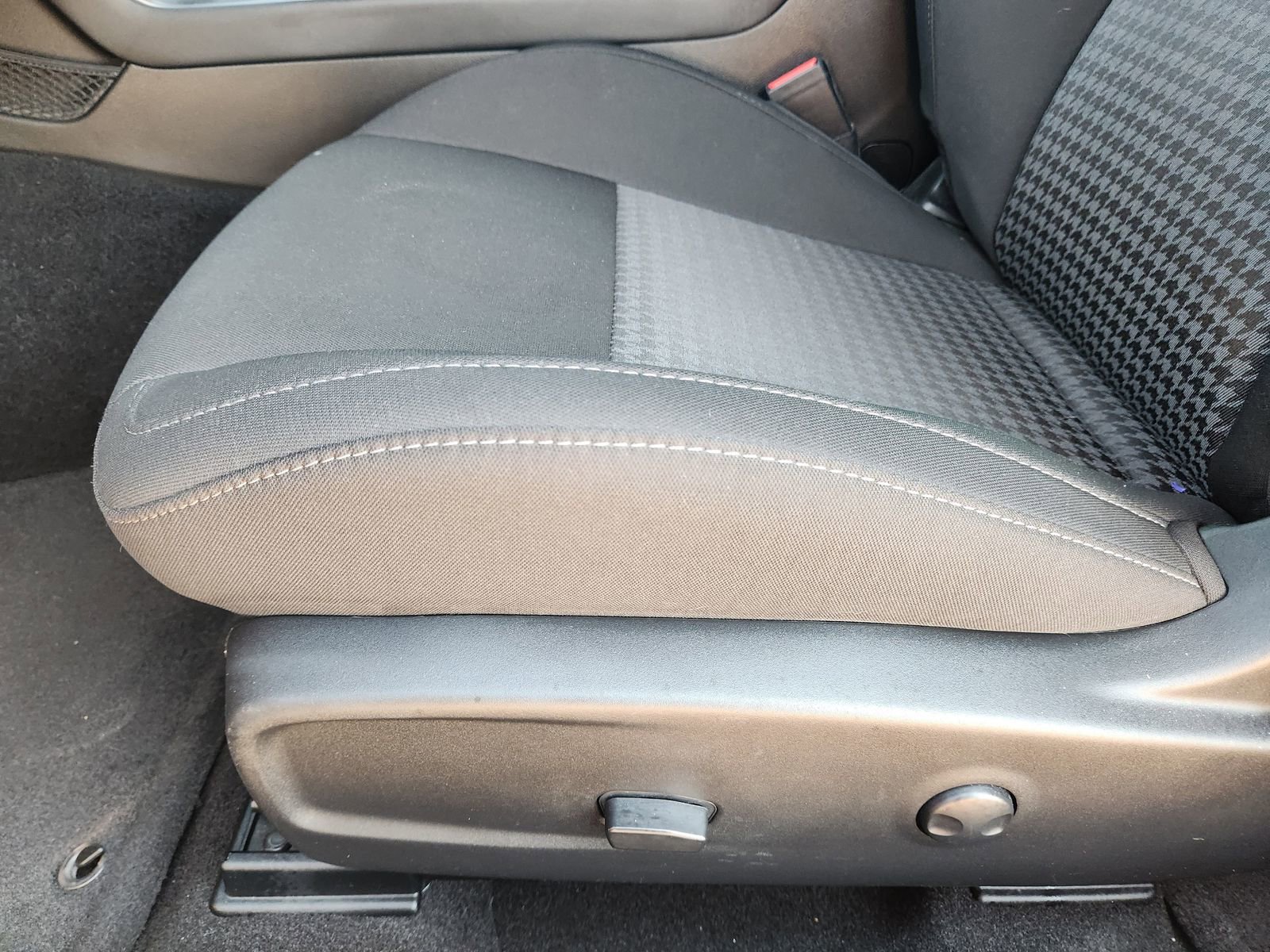 Used 2023 Dodge Challenger R/T w/ Blacktop Package image 24