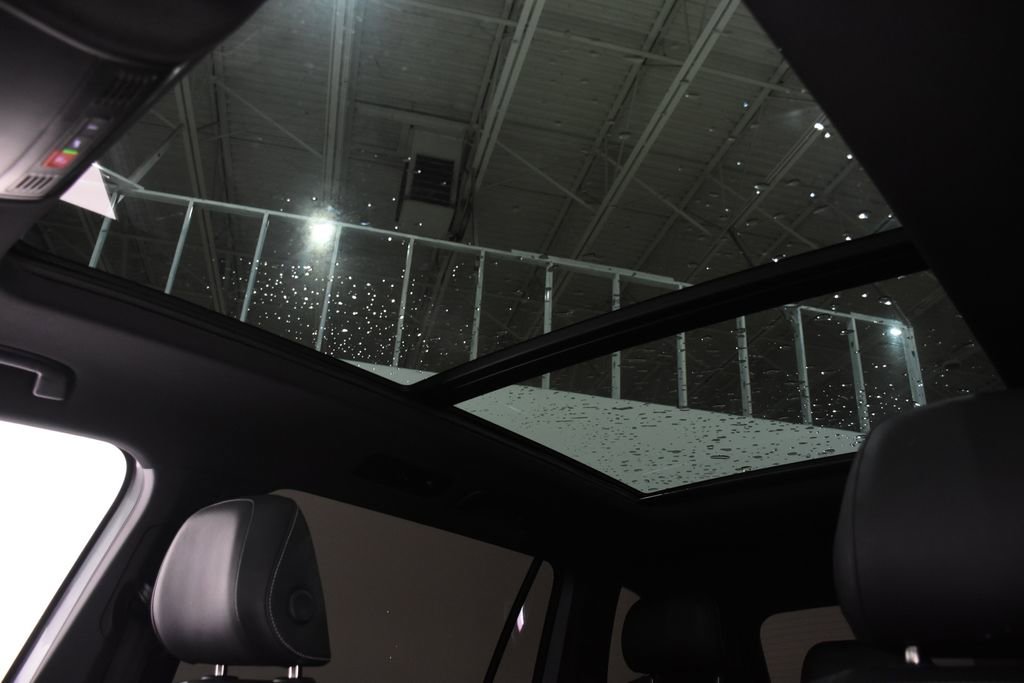 Used 2024 Volkswagen Tiguan SE R-Line image 29