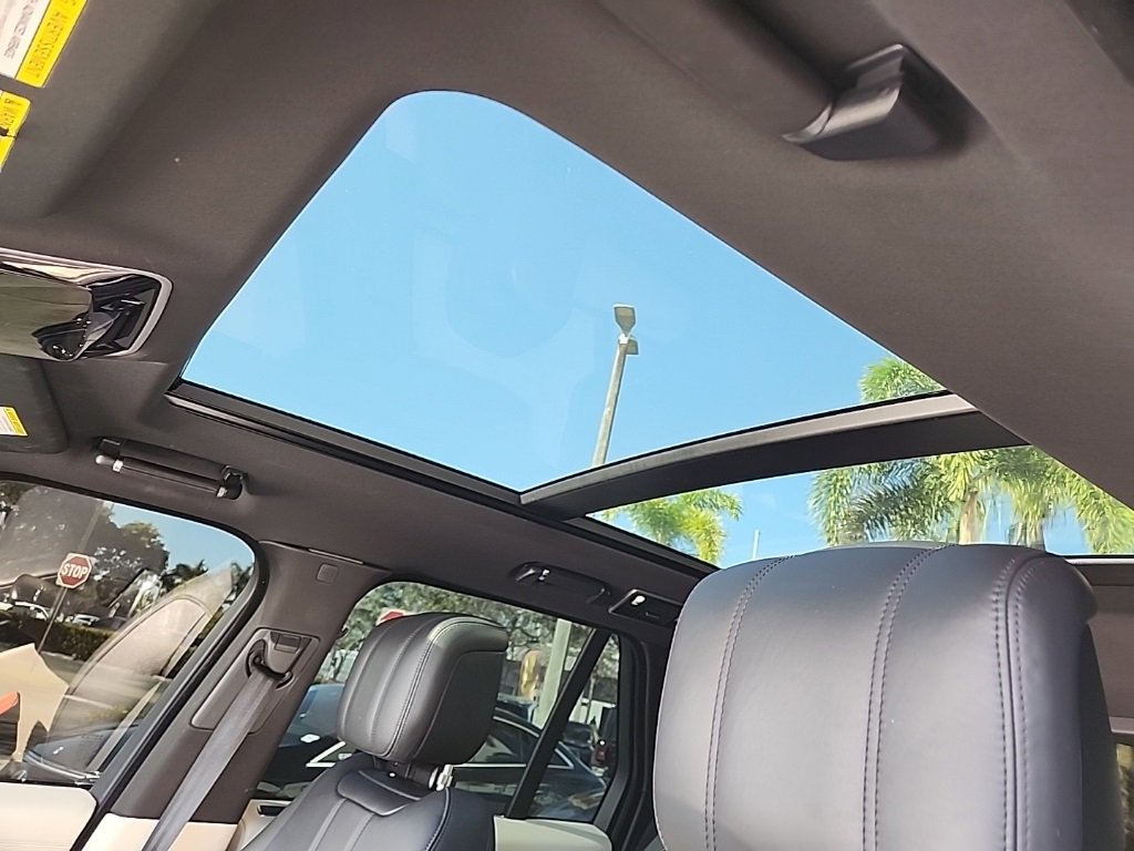 Used 2022 Land Rover Range Rover P525 Westminster Edition image 5