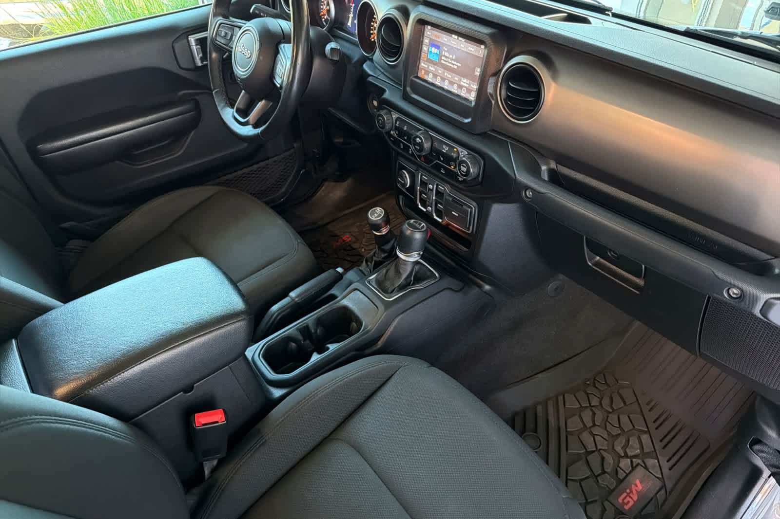 Used 2021 Jeep Gladiator Sport AWD/4WD image 17