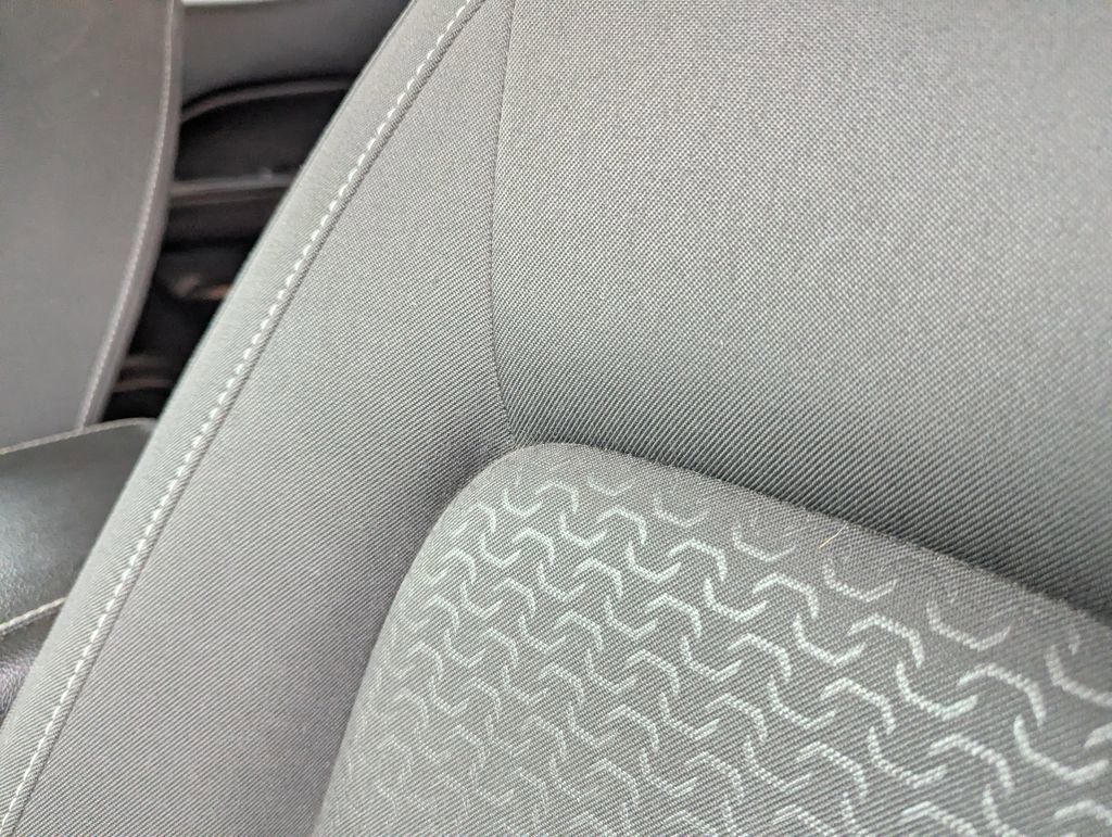 Used 2018 GMC Canyon SLE image 15