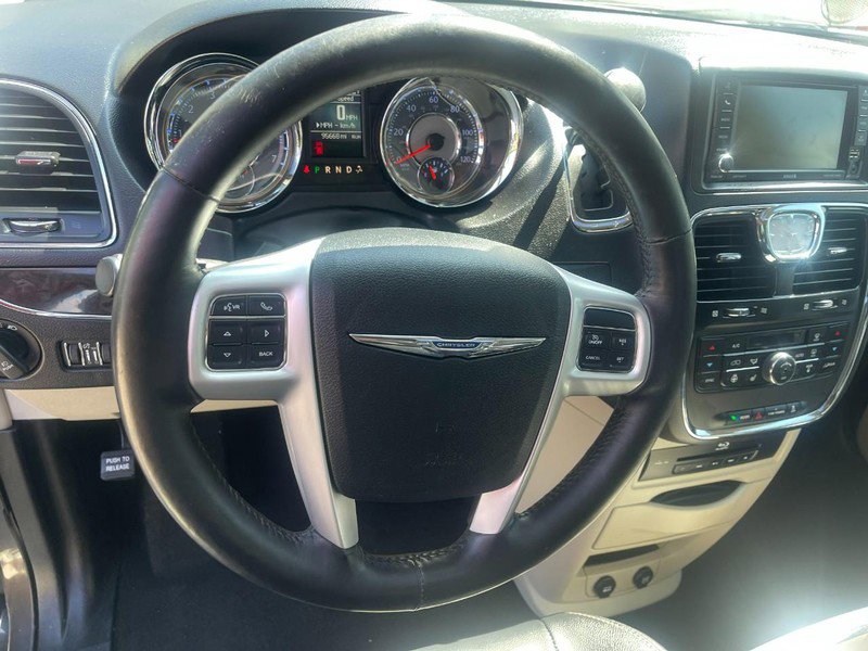 Used 2016 Chrysler Town & Country Touring-L image 25