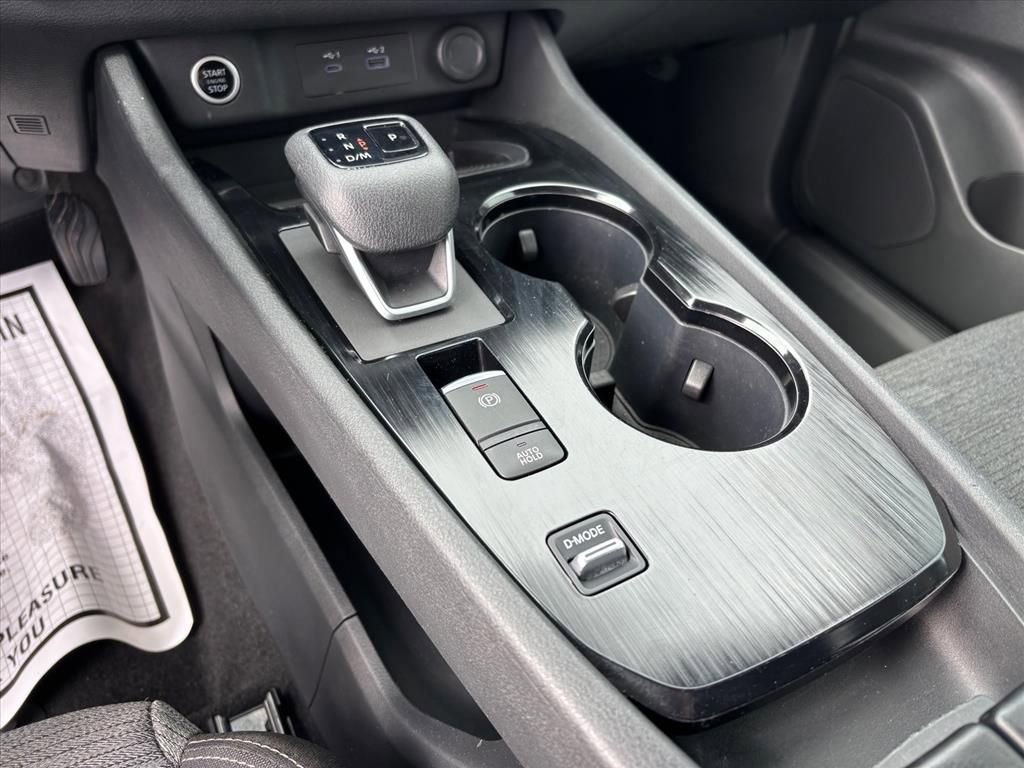 Used 2023 Nissan Rogue SV image 18