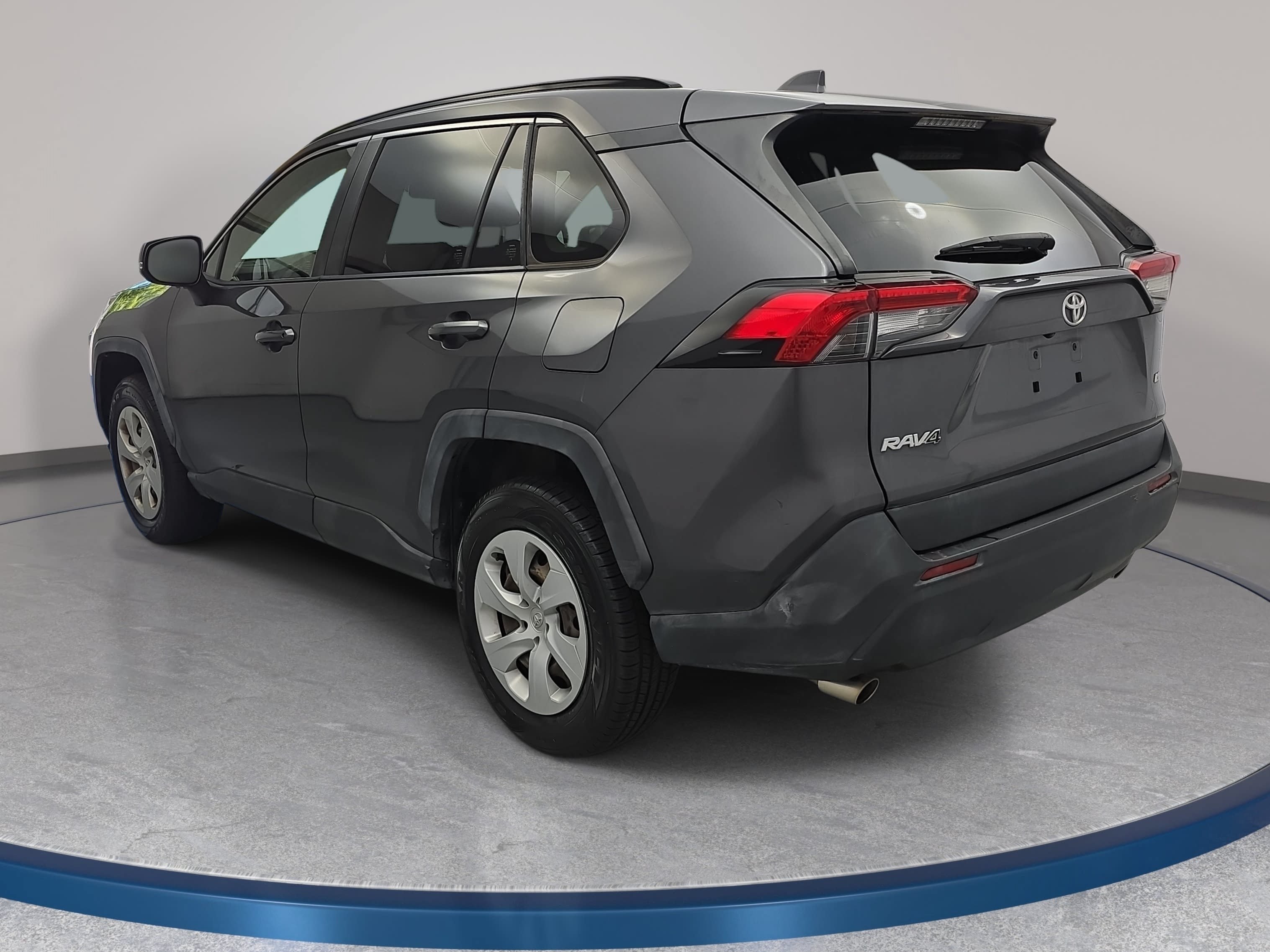Used 2019 Toyota RAV4 LE FWD image 7