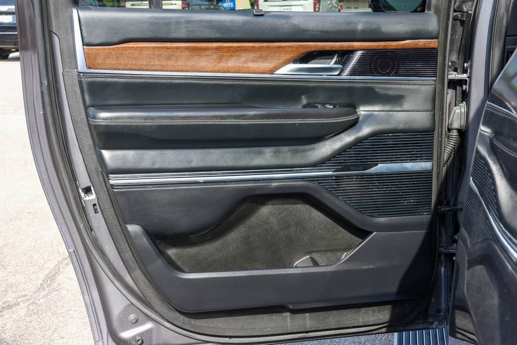 Used 2023 Jeep Grand Wagoneer L Series II AWD/4WD image 18