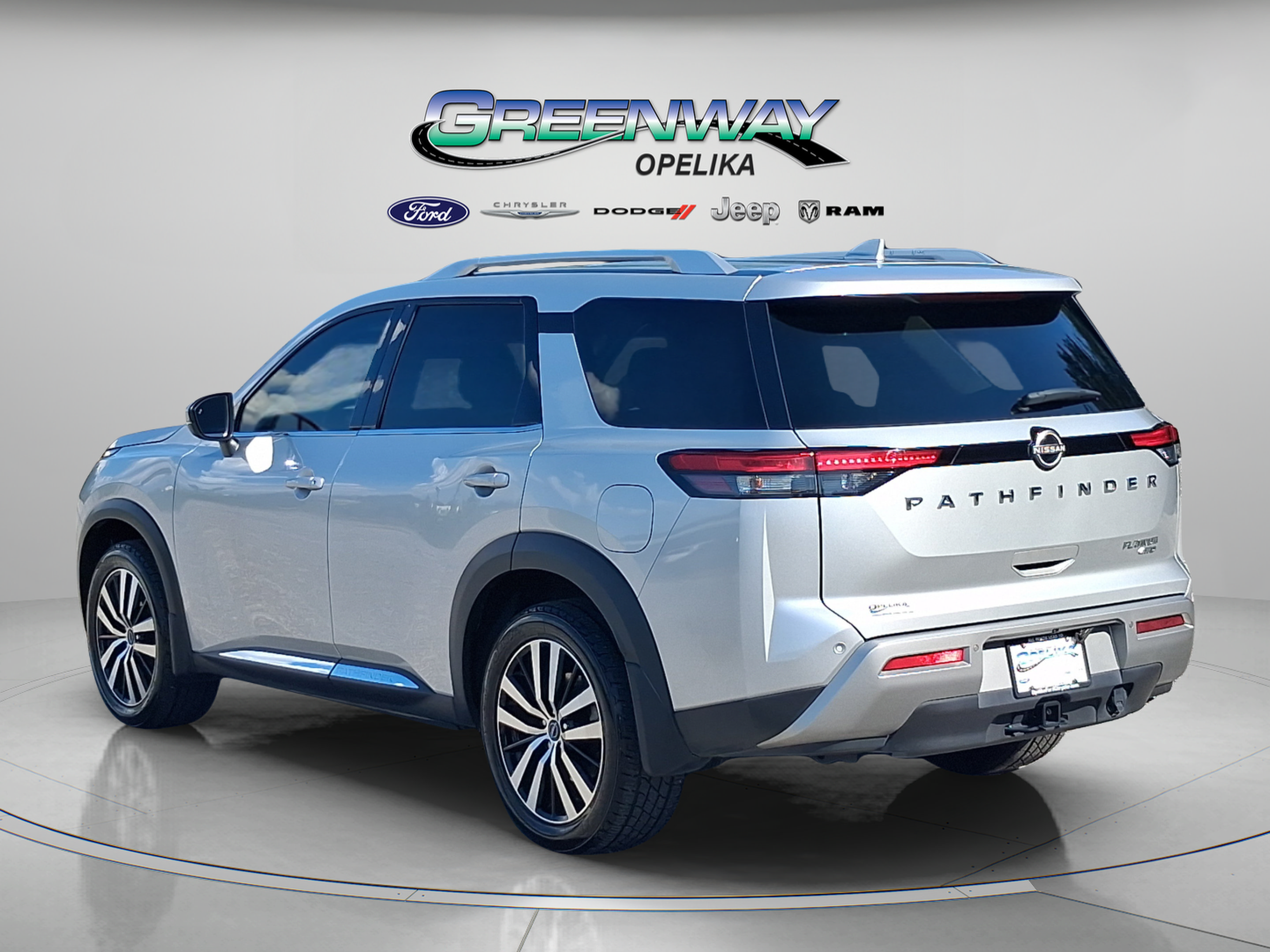 Used 2023 Nissan Pathfinder Platinum AWD/4WD image 5