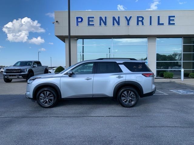 Used 2024 Nissan Pathfinder SV image 8