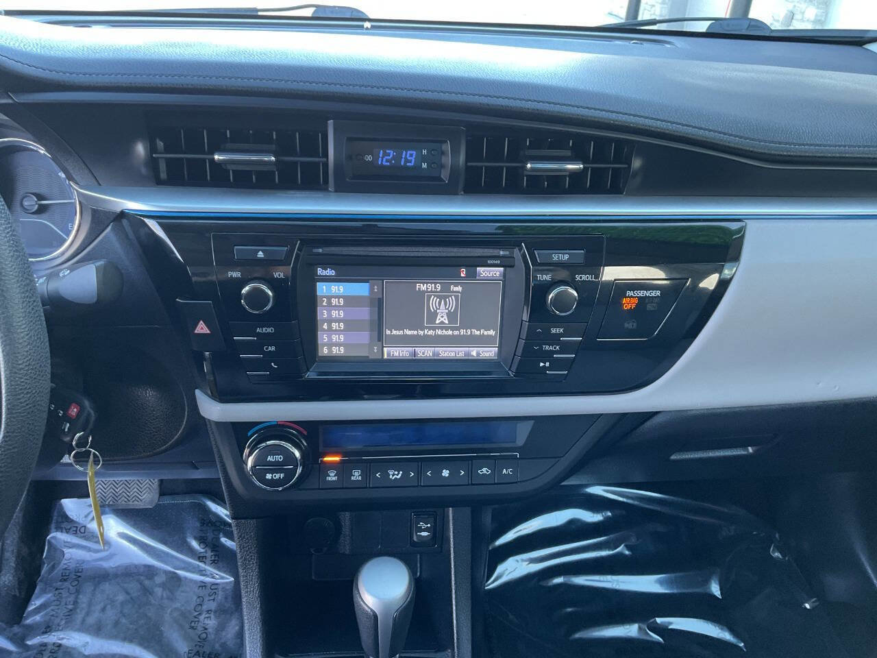 Used 2015 Toyota Corolla LE image 19
