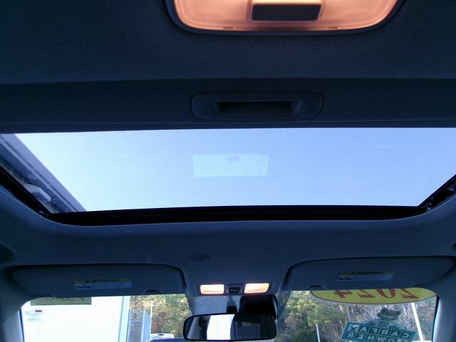 Used 2024 Hyundai Venue SEL image 16