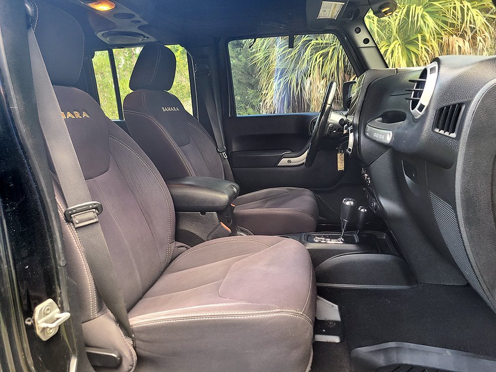 Used 2013 Jeep Wrangler Unlimited Sahara w/ Dual Top Group AWD/4WD image 15
