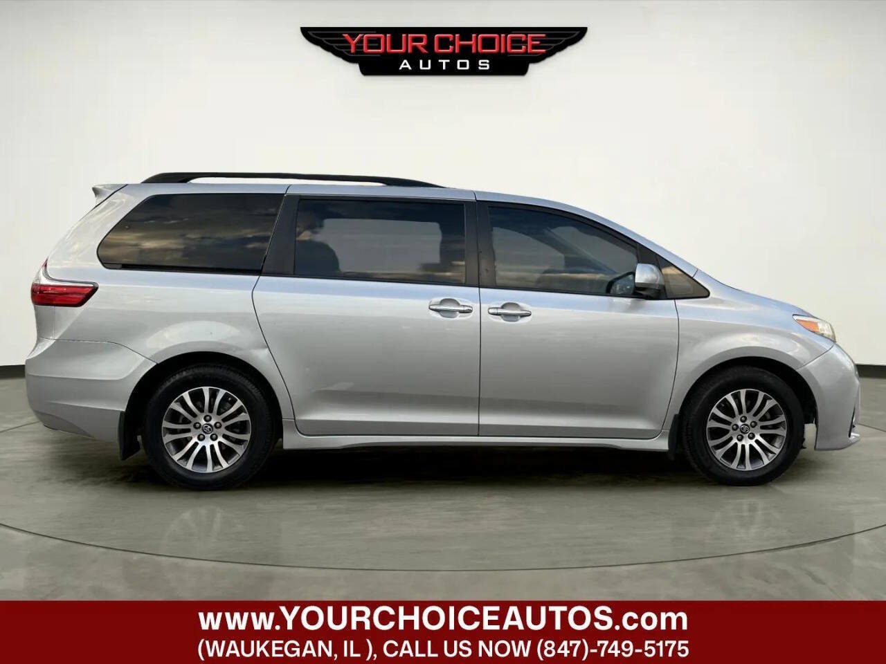 Used 2020 Toyota Sienna XLE w/ XLE Navigation Package FWD image 6
