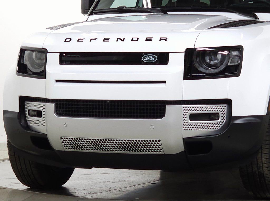 Used 2025 Land Rover Defender 110 S image 12