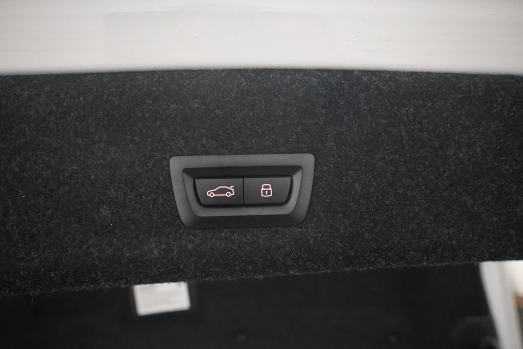 Used 2025 BMW 330i xDrive Sedan AWD/4WD image 15