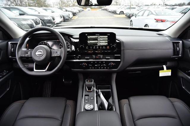 New 2025 Nissan Pathfinder SL image 8