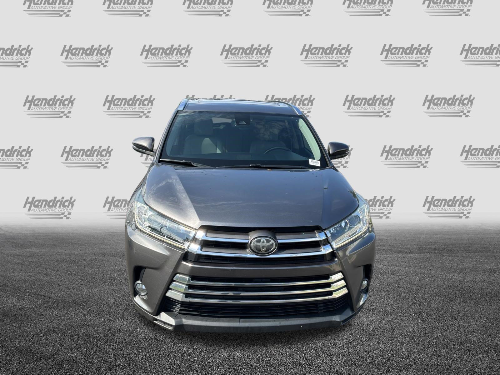 Used 2018 Toyota Highlander Limited FWD image 3