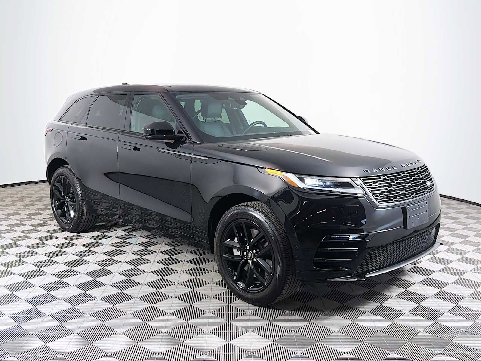 Used 2026 Land Rover Range Rover Velar Dynamic SE AWD/4WD image 3