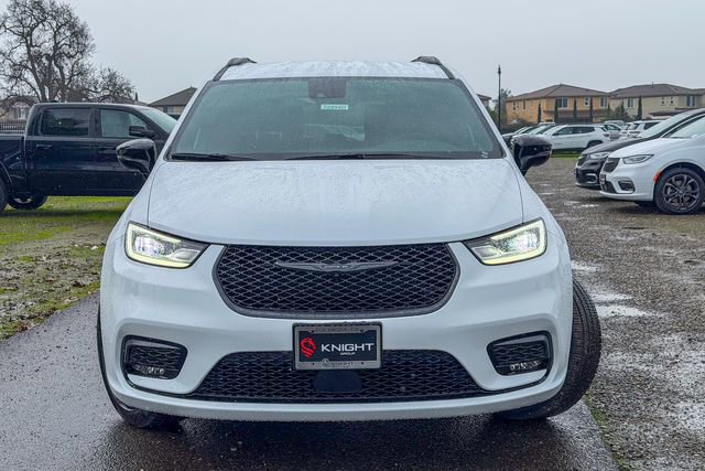 New 2026 Chrysler Pacifica Select video 3