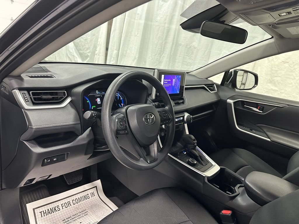 Used 2025 Toyota RAV4 XLE AWD/4WD image 15