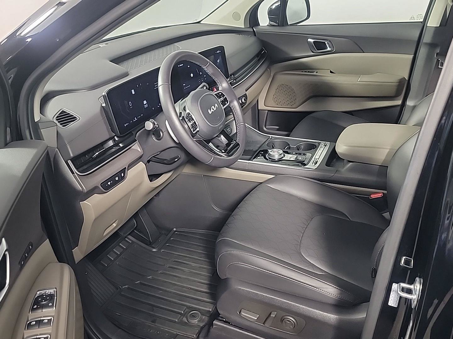 Used 2025 Kia Carnival SX FWD image 19