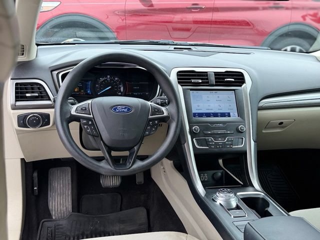 Used 2019 Ford Fusion SE FWD image 6