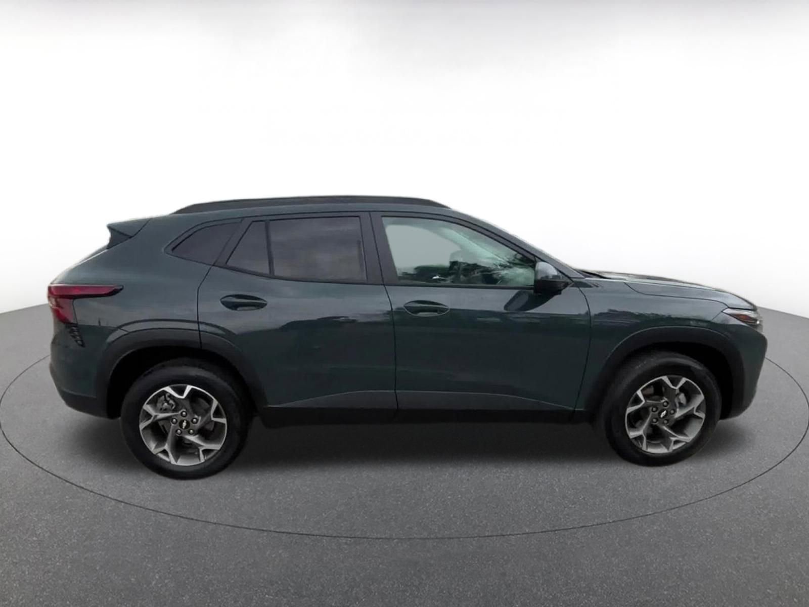 Used 2025 Chevrolet Trax LT image 16