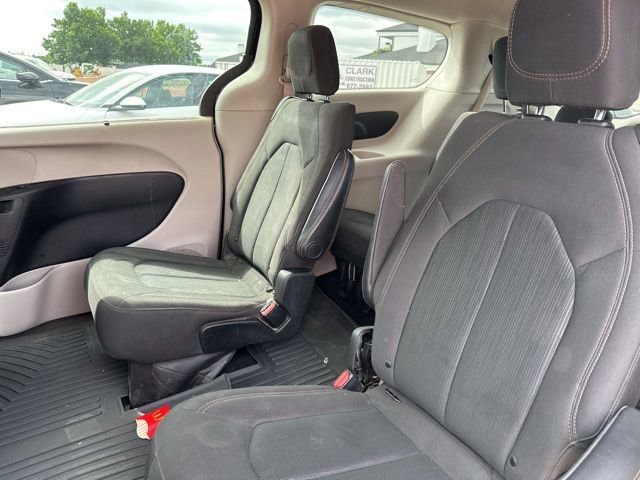 Used 2019 Chrysler Pacifica Touring Plus w/ Advanced Safetytec Group FWD image 14