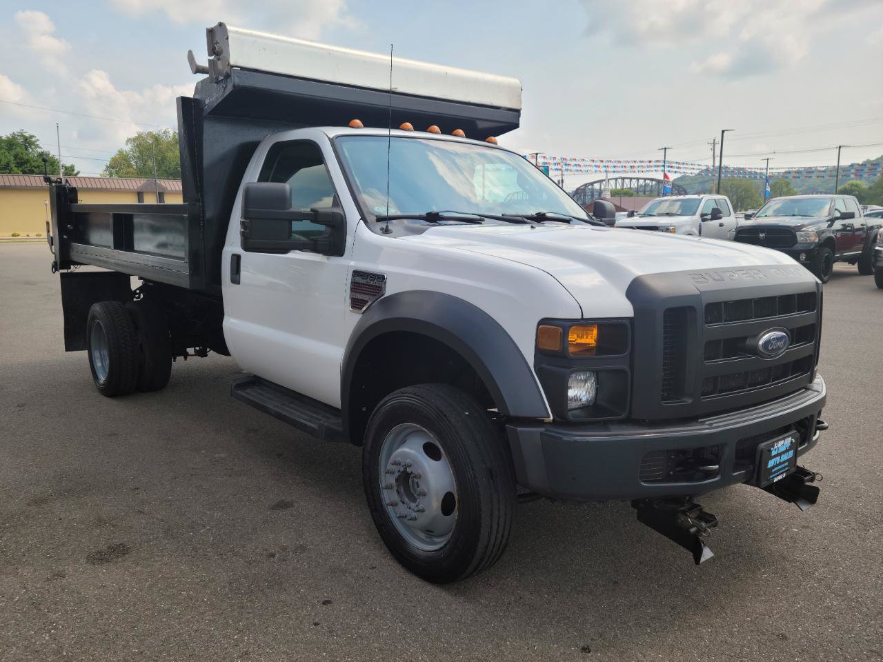 Used 2009 Ford F550 4x4 Regular Cab Super Duty image 3