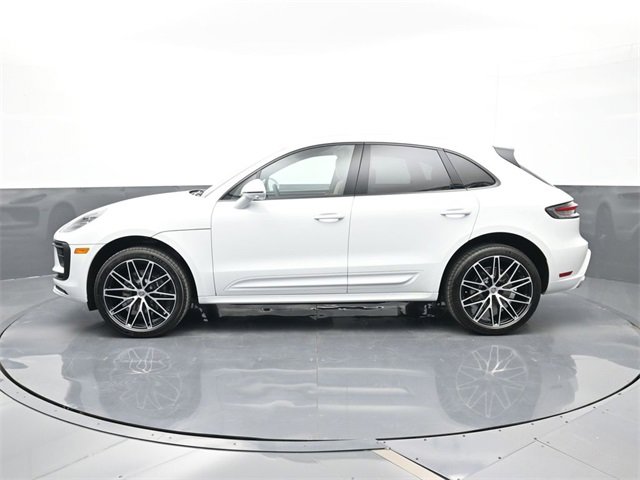 New 2026 Porsche Macan image 2