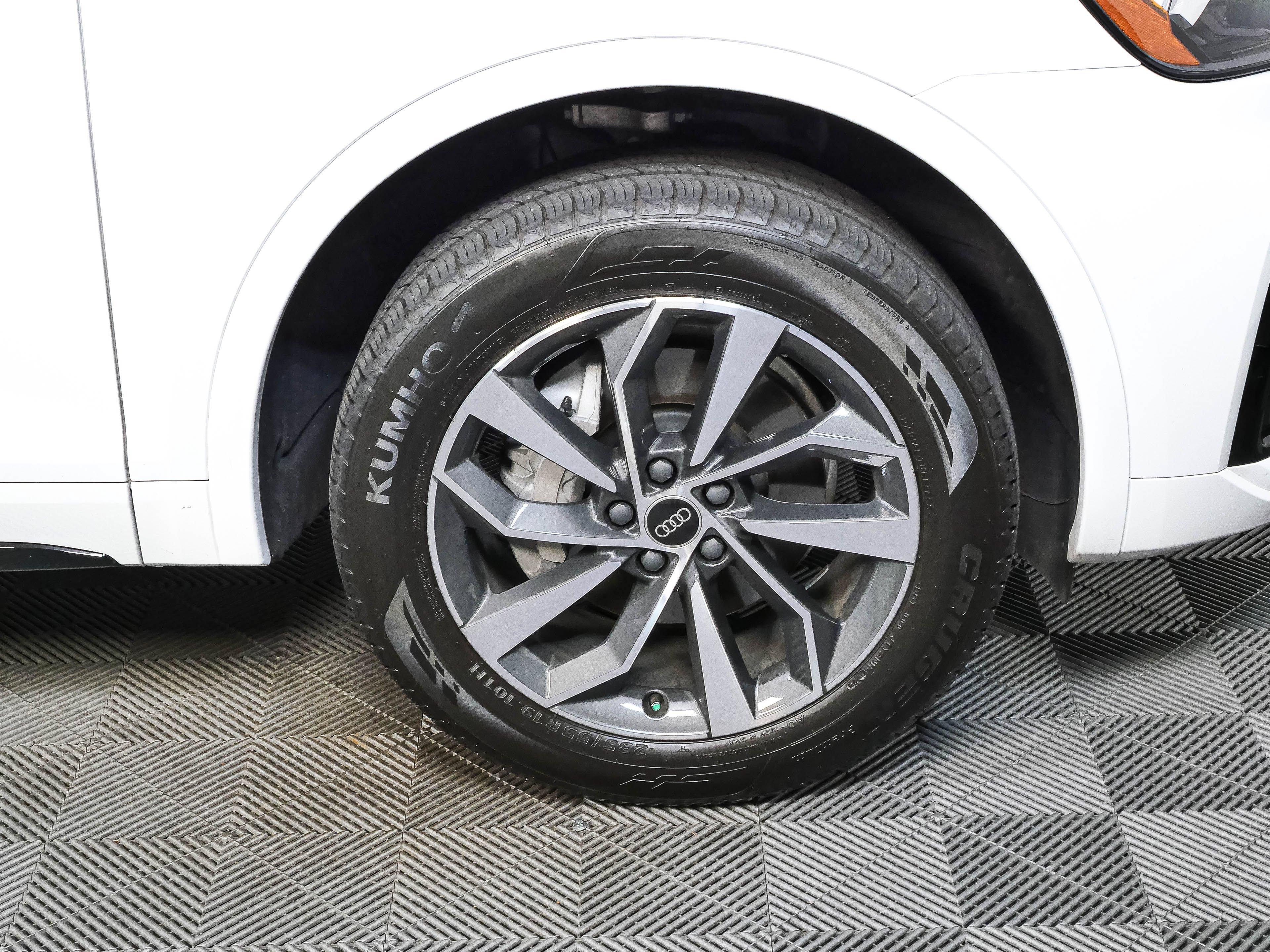 Used 2024 Audi Q5 2.0T Premium w/ Summer of Audi Package AWD/4WD image 36
