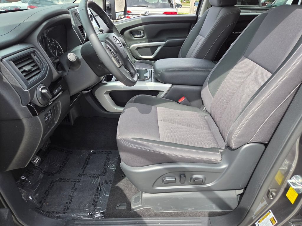 Used 2024 Nissan Titan SV w/ SV Convenience Package AWD/4WD image 9
