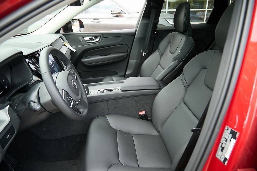 New 2025 Volvo XC60 B5 Core w/ Protection Package Premier image 12
