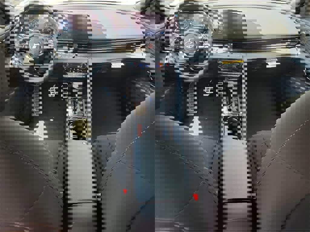 New 2025 Hyundai Elantra SEL image 16