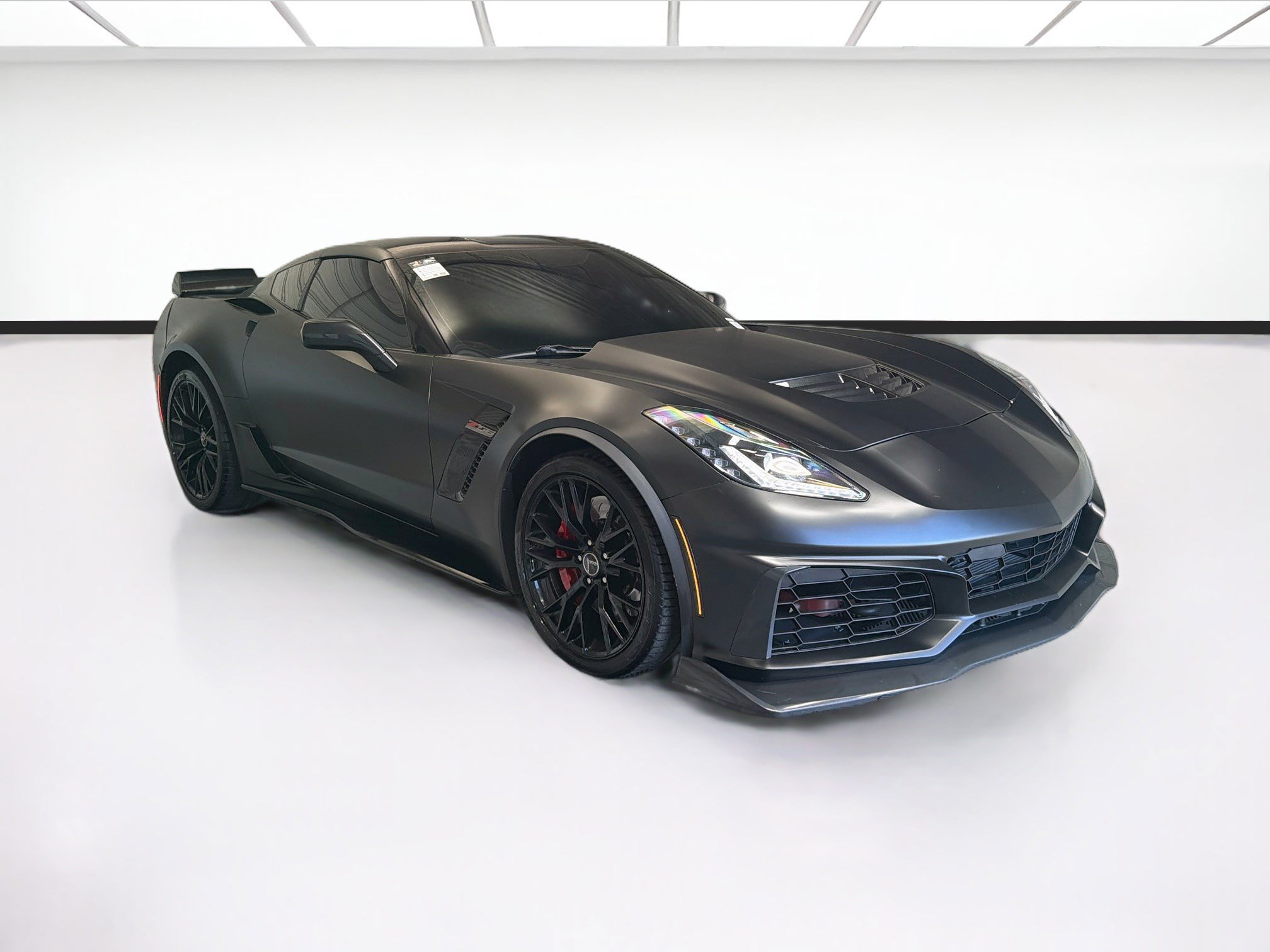 Used 2015 Chevrolet Corvette Z06 w/ 3LZ Preferred Equipment Group RWD image 3