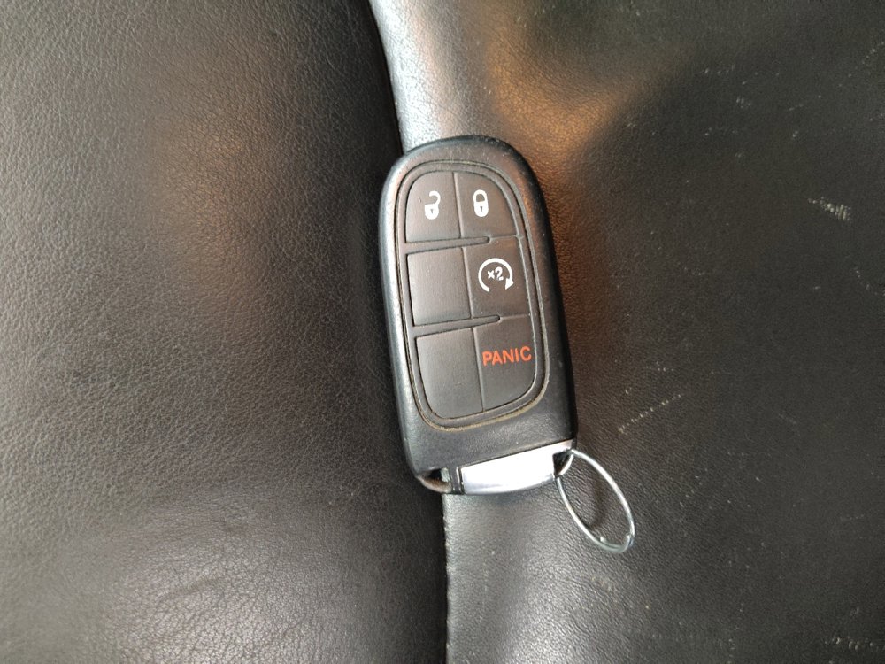 Used 2017 Jeep Cherokee Limited image 32