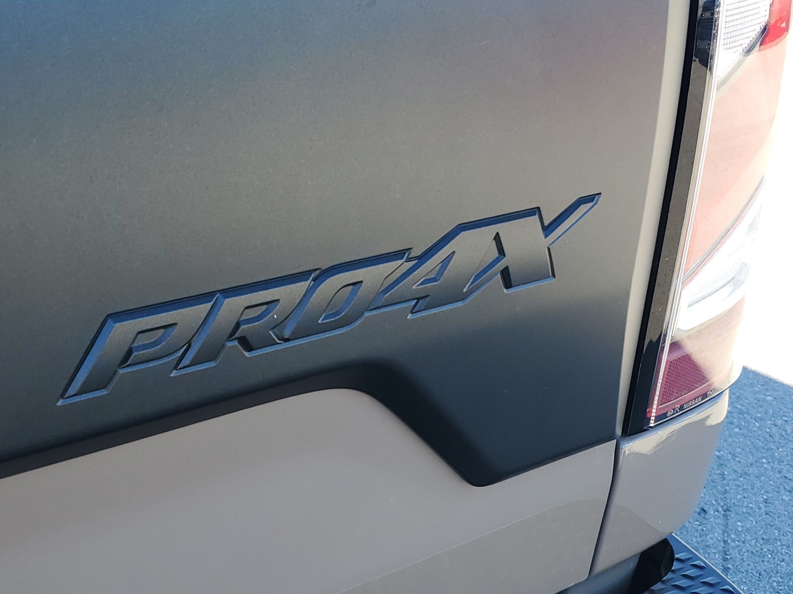 Used 2024 Nissan Titan PRO-4X w/ Pro-4x Convenience Package AWD/4WD image 8