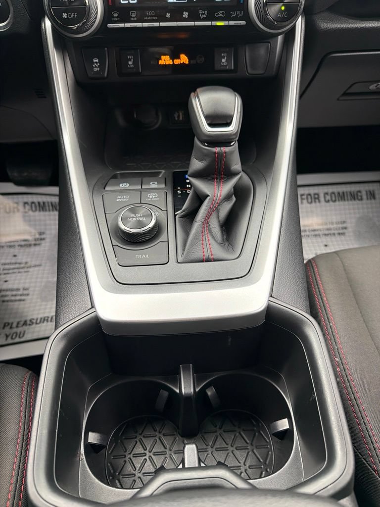 Used 2025 Toyota RAV4 SE AWD/4WD image 33