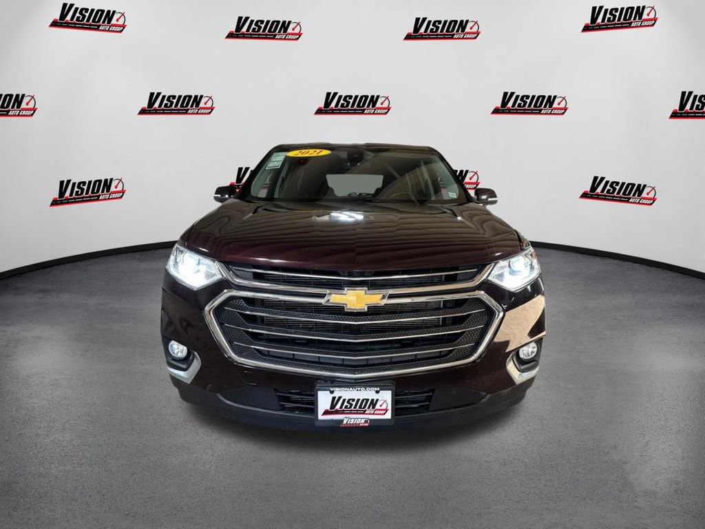 Used 2021 Chevrolet Traverse LT image 2
