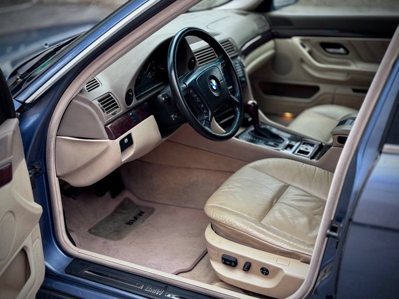 Used 2001 BMW 740i RWD image 10