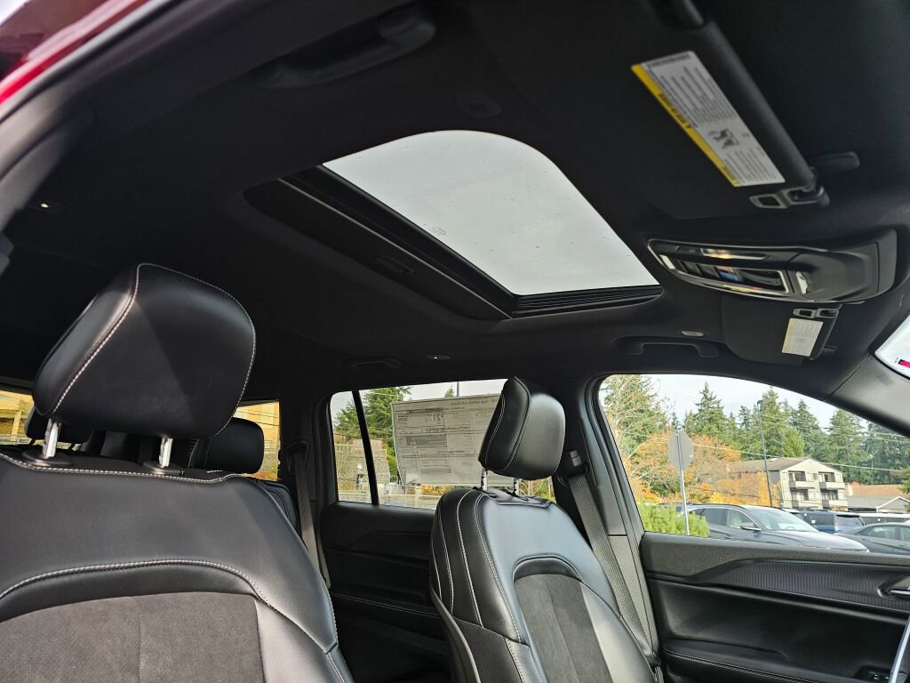 New 2025 Jeep Grand Cherokee L Altitude image 12