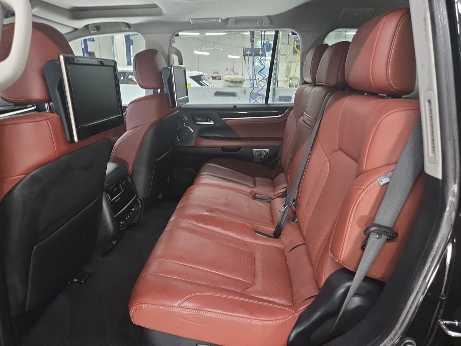 Used 2019 Lexus LX 570 4WD w/ Luxury Package image 9