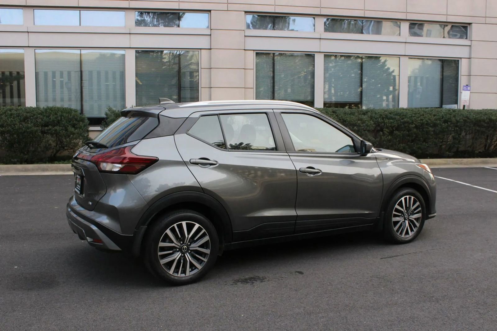 Used 2021 Nissan Kicks SV image 7