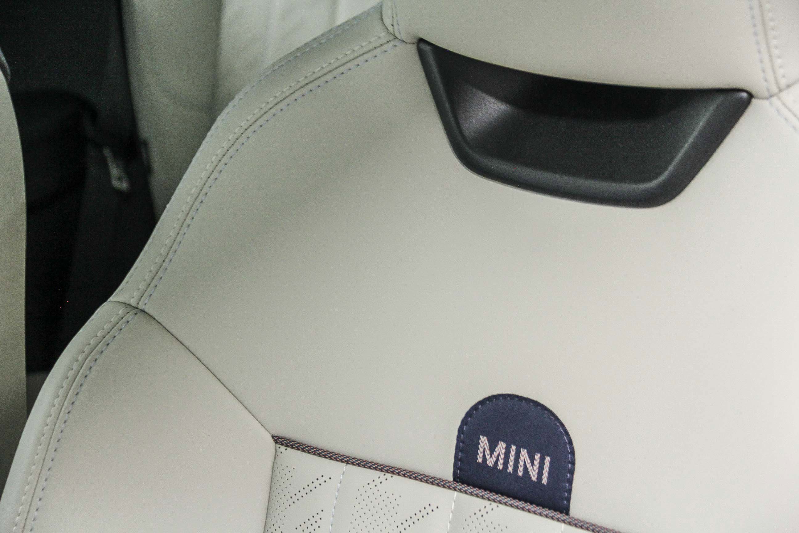 Used 2025 MINI Cooper 2-Door Hardtop image 25