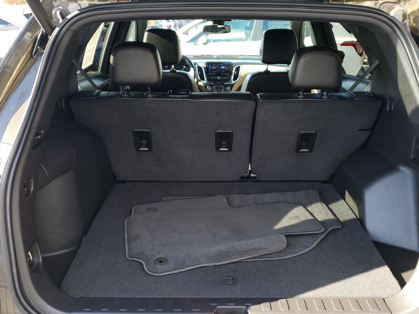 Used 2023 Chevrolet Equinox Premier image 11