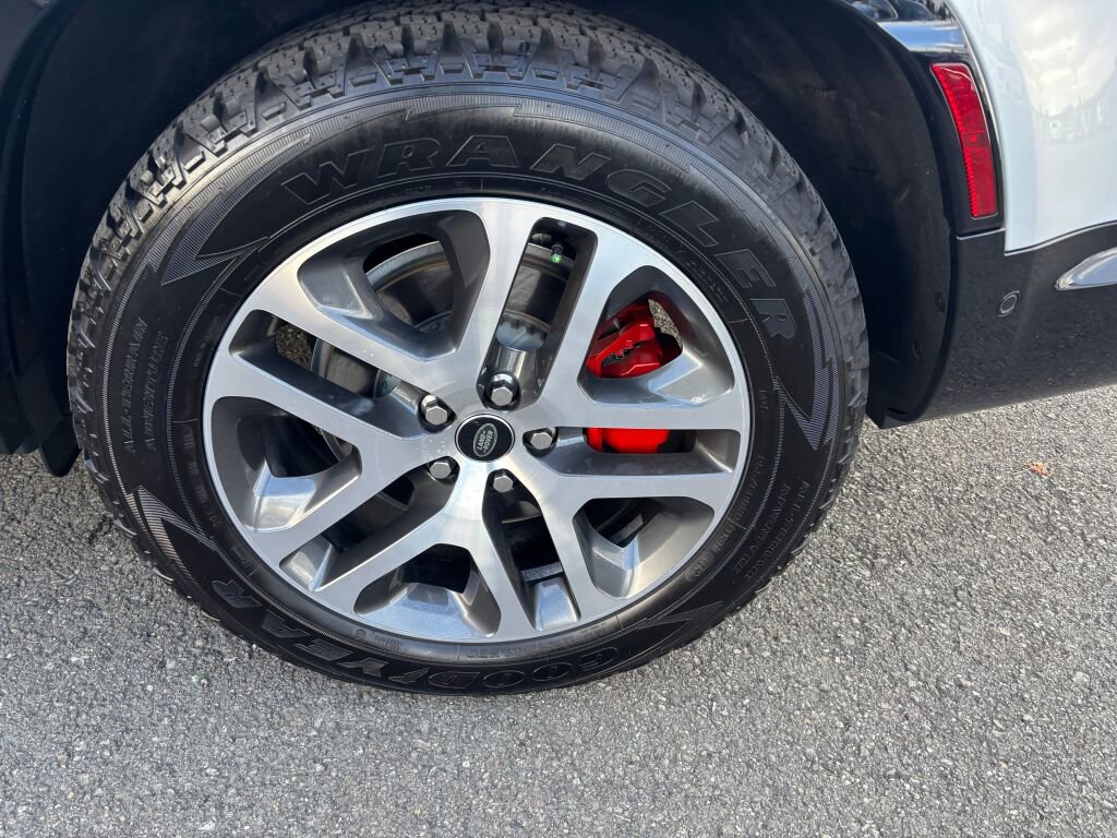 Used 2024 Land Rover Defender 130 X image 9