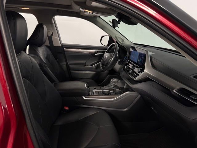 Used 2020 Toyota Highlander Platinum image 16