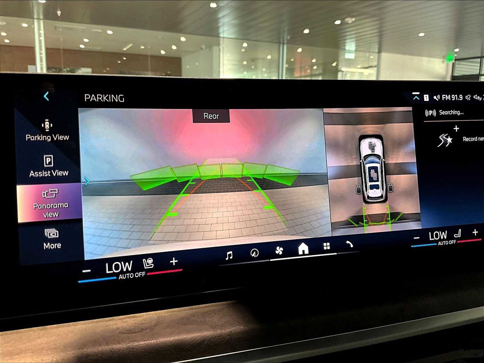 Used 2025 BMW X7 xDrive40i w/ M Sport Package image 28