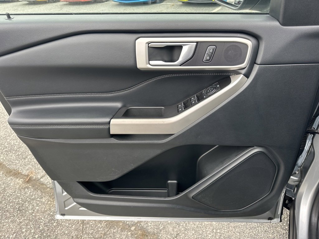 Used 2022 Ford Explorer XLT w/ Equipment Group 202A image 26